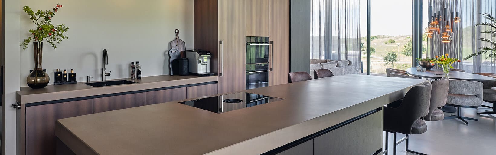 csm_Bruine-keuken-kookeiland-met-bar_3c99423b62.jpg